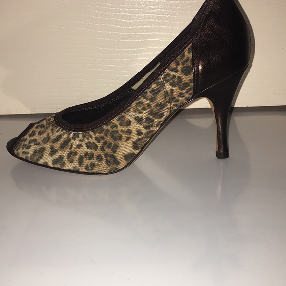 Donald J Pliner Leopard Heels - Picture 4 of 4